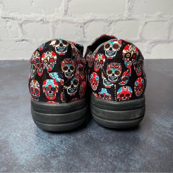 Easy Works by Easy Street Women's Leather Clogs Skull Pattern Size 10W - Picture 4 of 7